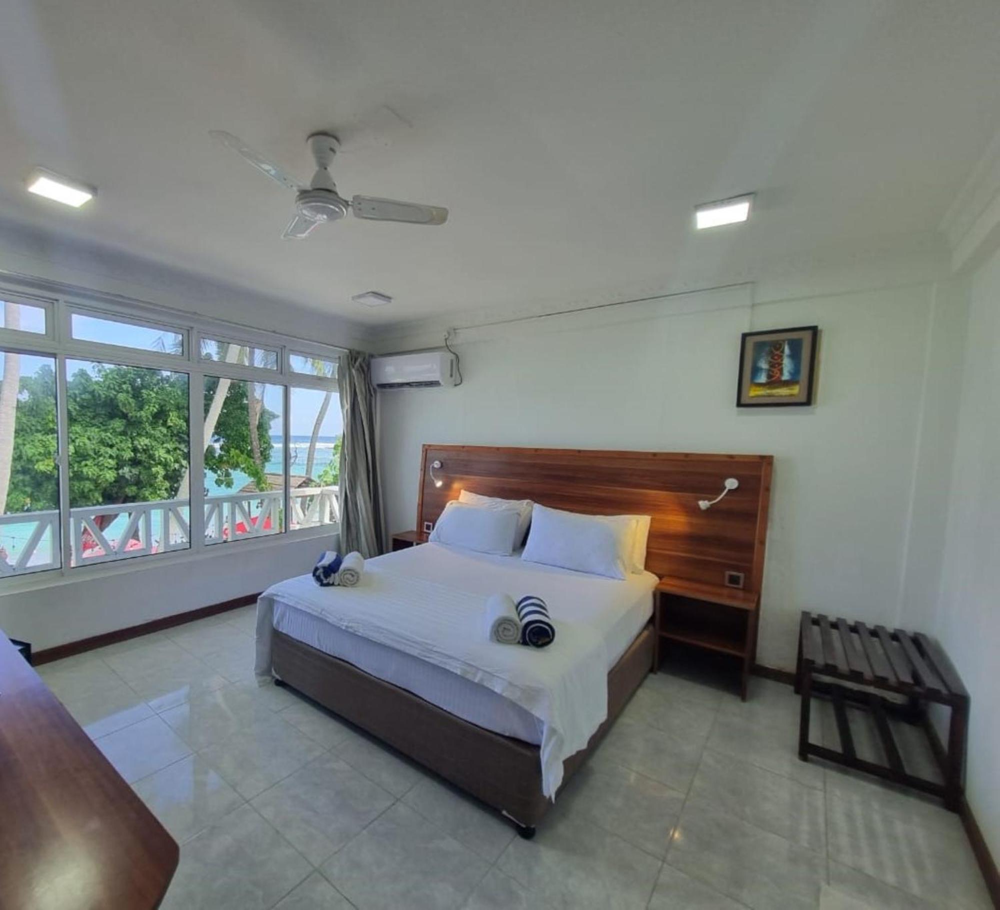 Batuta Maldives Surf View Hotel Thulusdhoo Ngoại thất bức ảnh