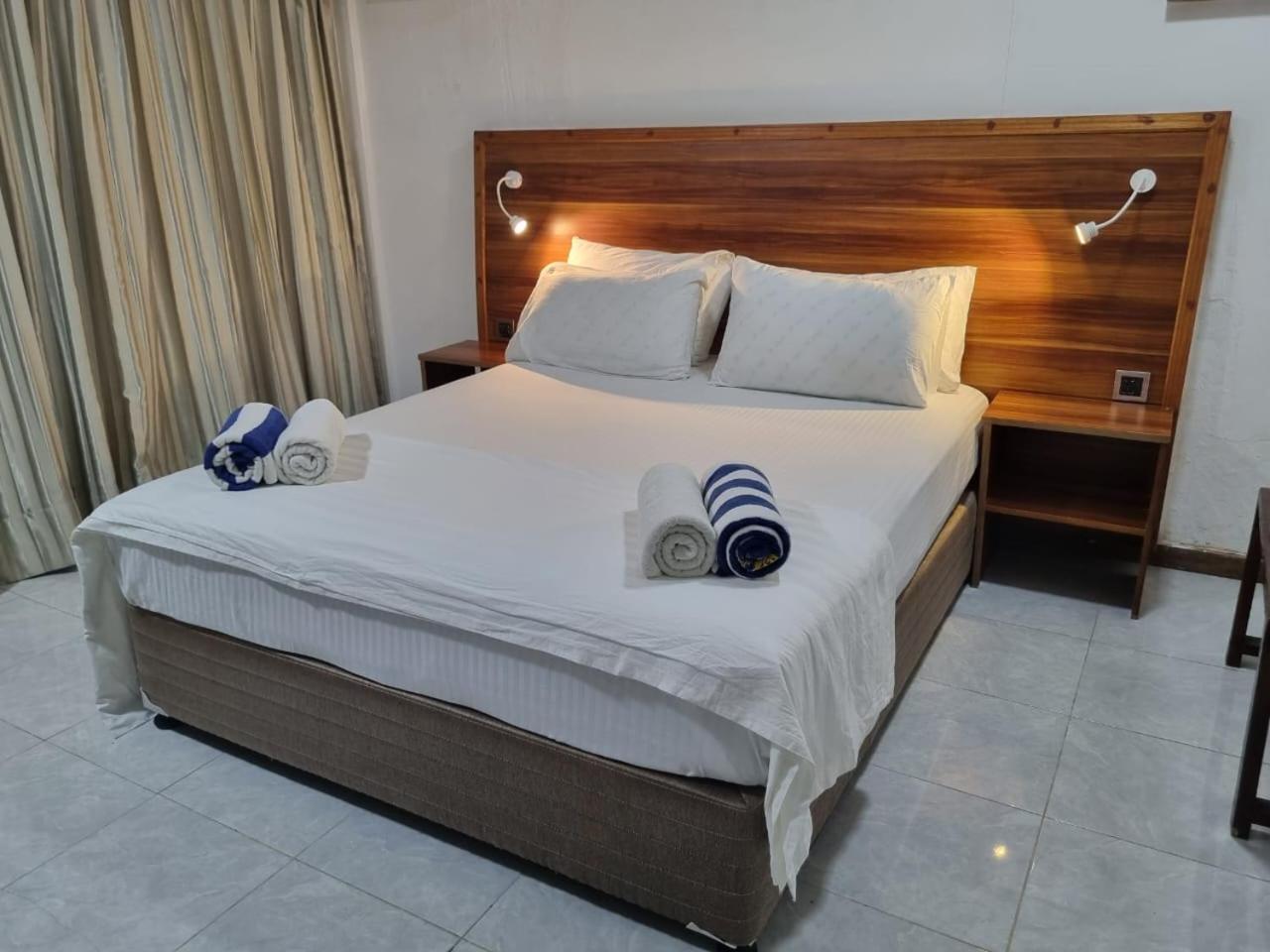 Batuta Maldives Surf View Hotel Thulusdhoo Ngoại thất bức ảnh