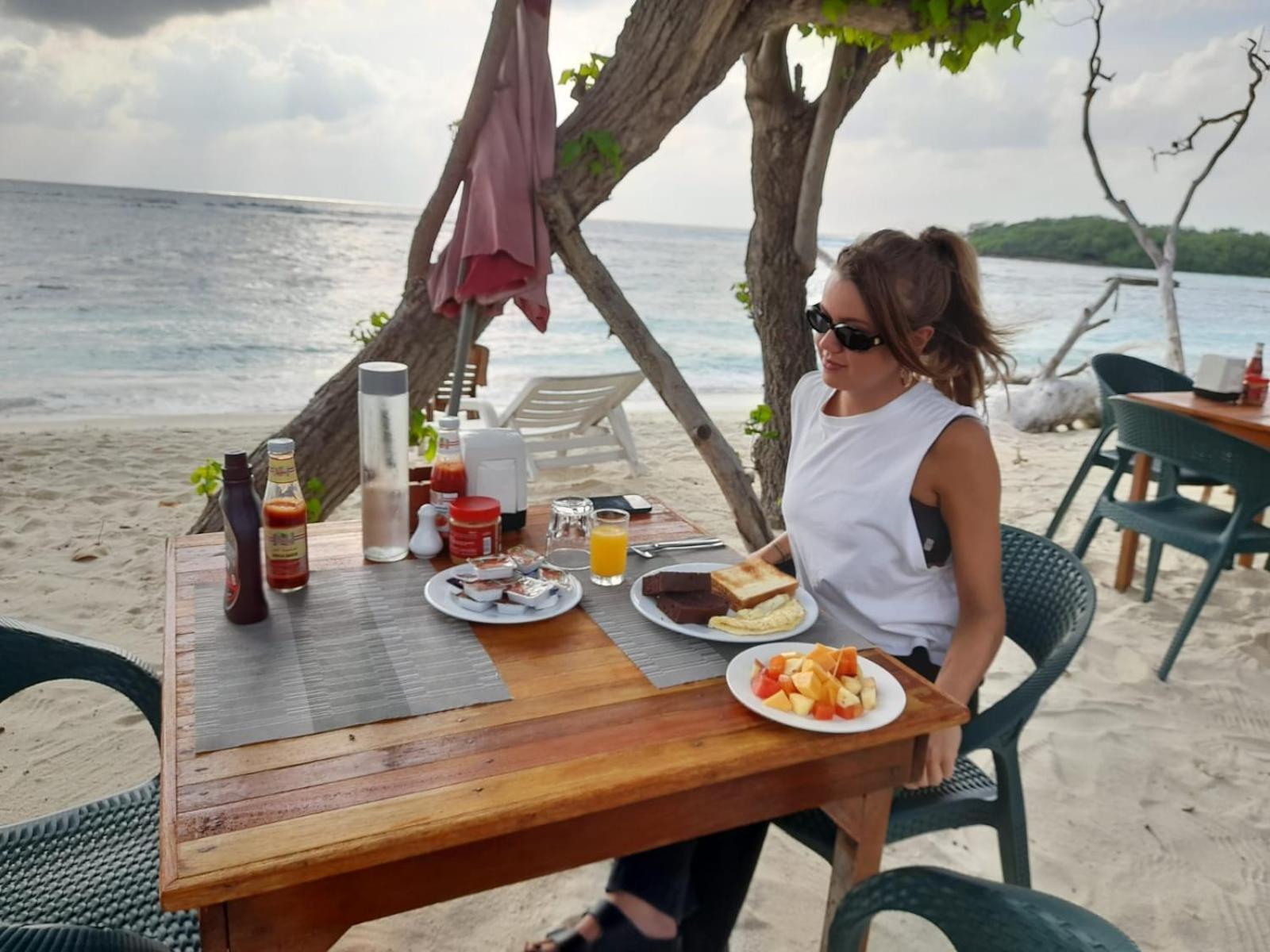 Batuta Maldives Surf View Hotel Thulusdhoo Ngoại thất bức ảnh