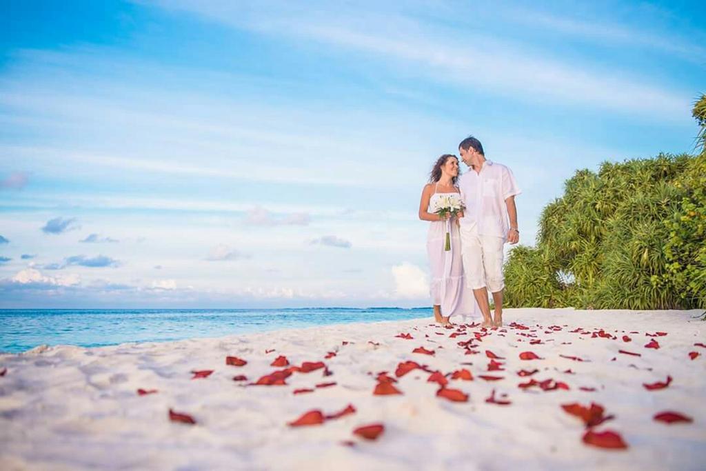 Batuta Maldives Surf View Hotel Thulusdhoo Ngoại thất bức ảnh