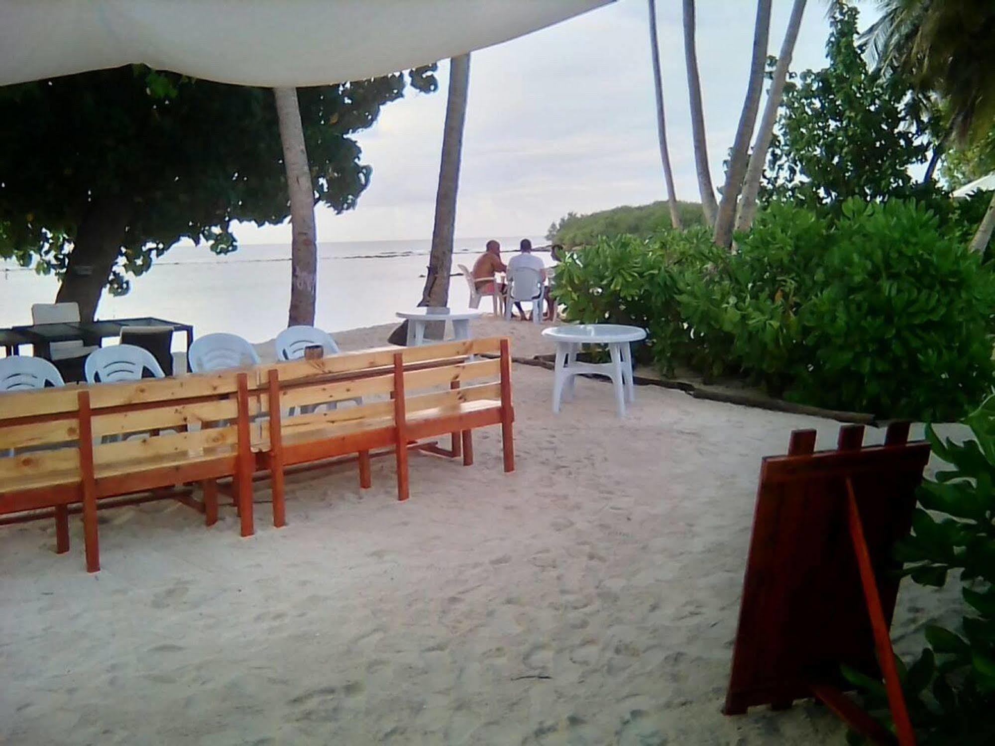 Batuta Maldives Surf View Hotel Thulusdhoo Ngoại thất bức ảnh