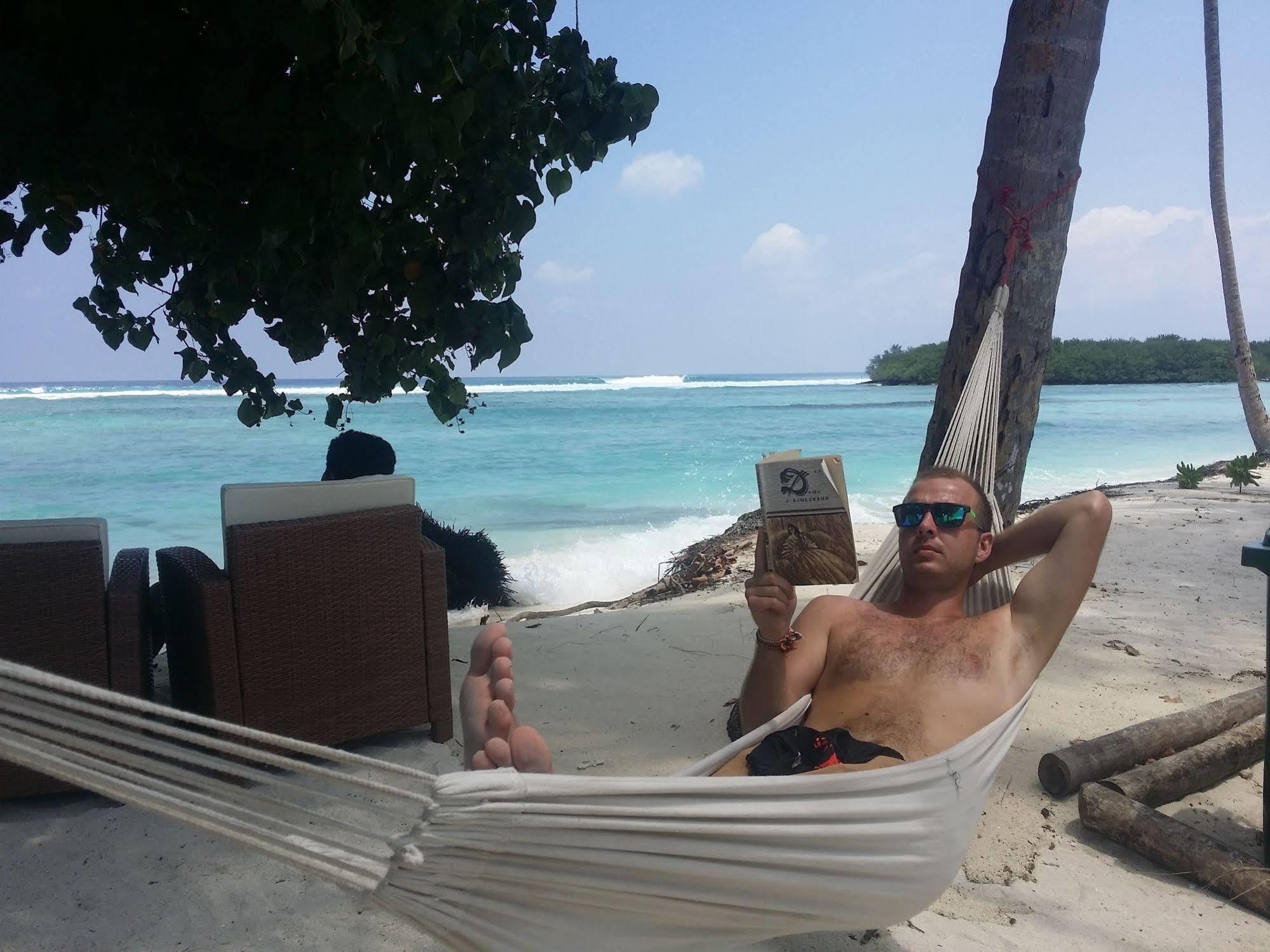 Batuta Maldives Surf View Hotel Thulusdhoo Ngoại thất bức ảnh