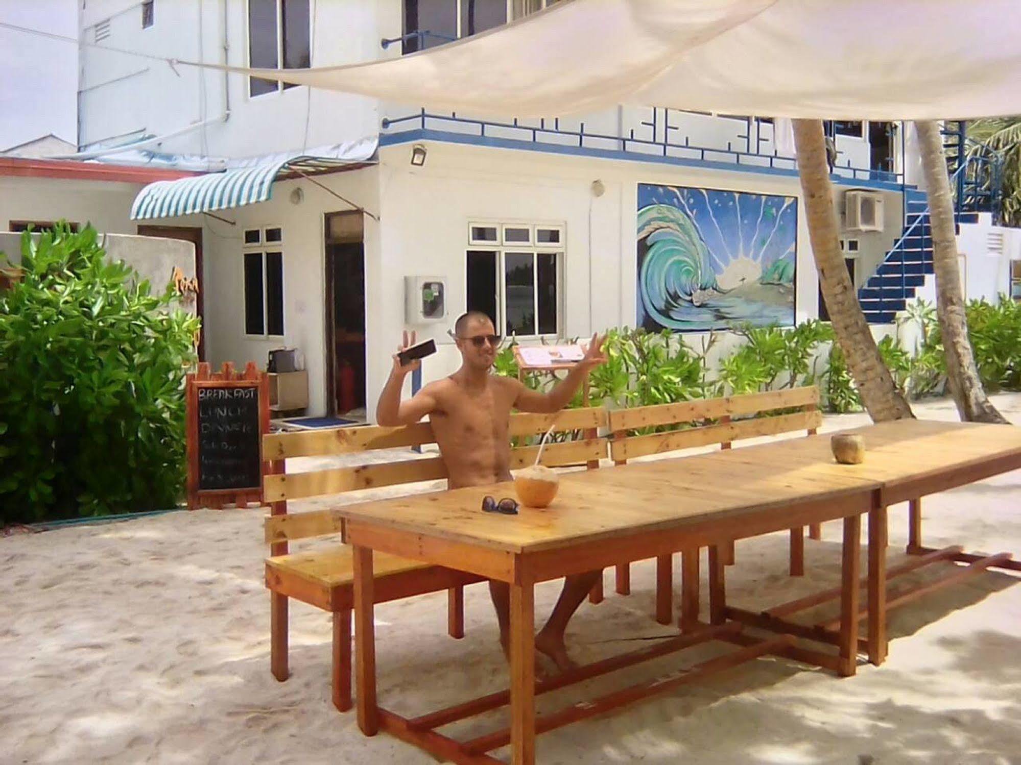 Batuta Maldives Surf View Hotel Thulusdhoo Ngoại thất bức ảnh