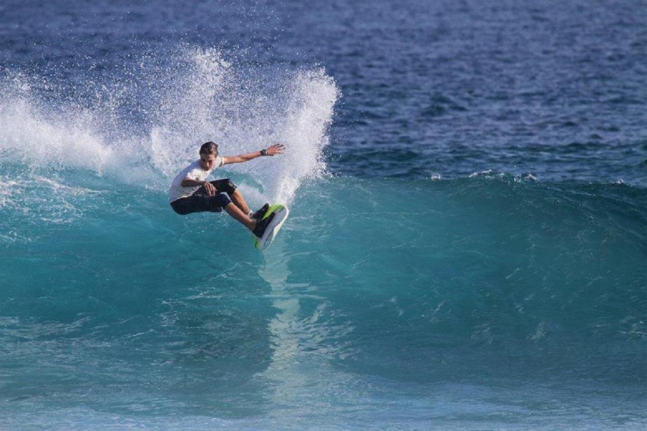 Batuta Maldives Surf View Hotel Thulusdhoo Ngoại thất bức ảnh