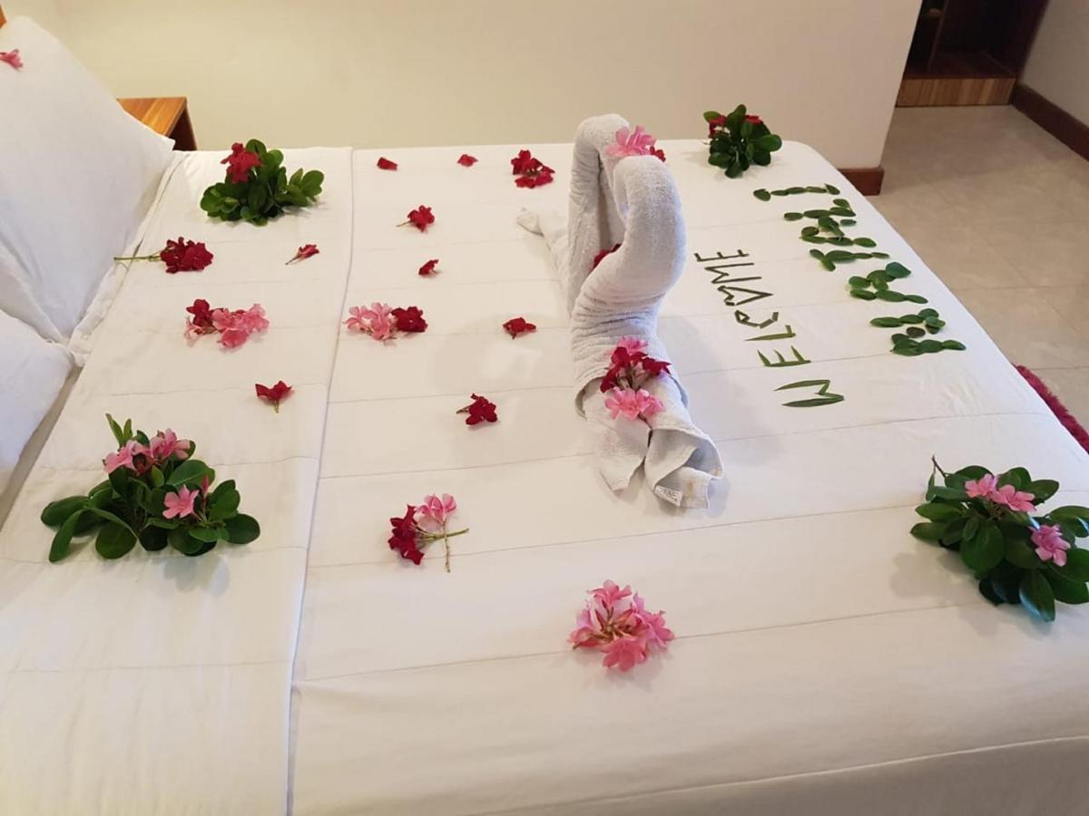 Batuta Maldives Surf View Hotel Thulusdhoo Ngoại thất bức ảnh