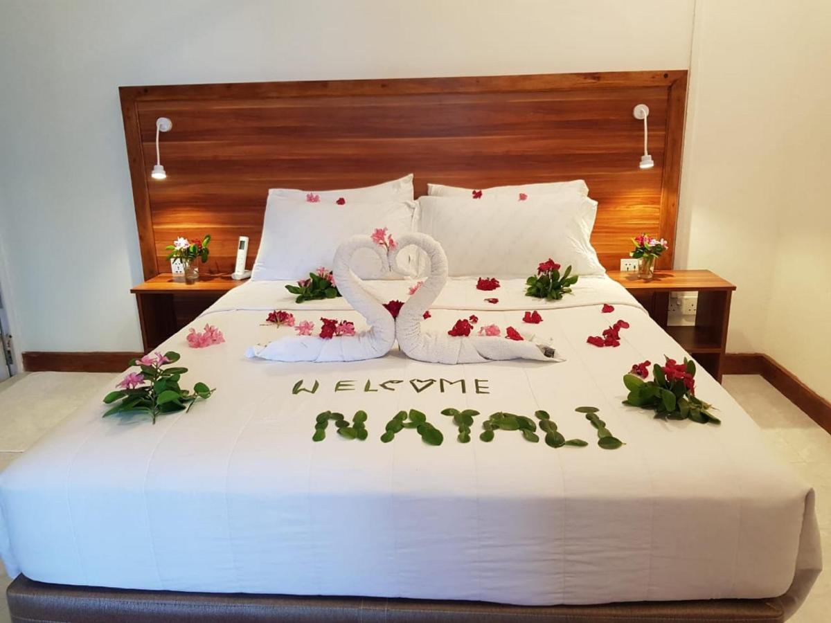 Batuta Maldives Surf View Hotel Thulusdhoo Ngoại thất bức ảnh